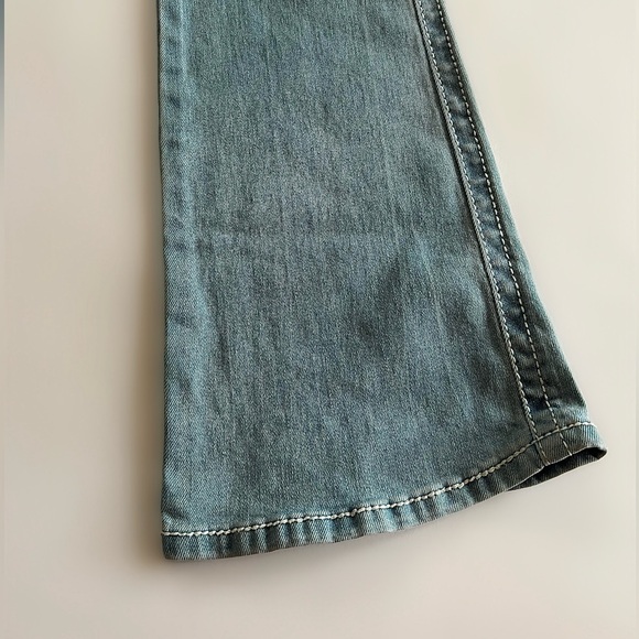 Rue21 Mid - Rise Boot Ultimate Stretch Flare Jean Size 6 - Picture 8 of 13